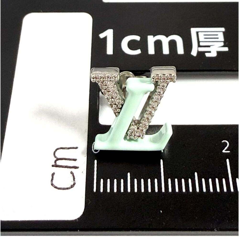 LOUIS VUITTON Earrings - Picture 9 of 10